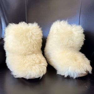 Sheepskin Snow Boots in Ivory - Unisex